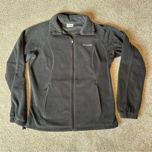 Women’s Columbia zip up size medium